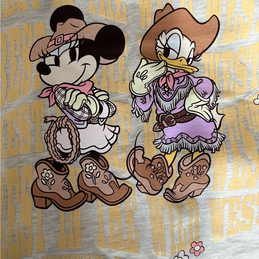 Disneyl Walt Disney world.  Minnie & Daisy Cowgirls Best In The West T-shirt Ne - Picture 7 of 7